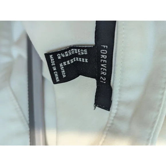 Women cream Forever 21 Top with ruffle sleeves - Picture 8 of 9